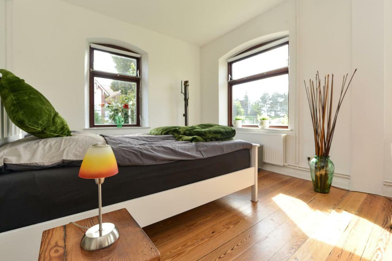 Kanalvilla: Canal-Side Holiday Apartments with Garden Sehestedt  Exterior photo
